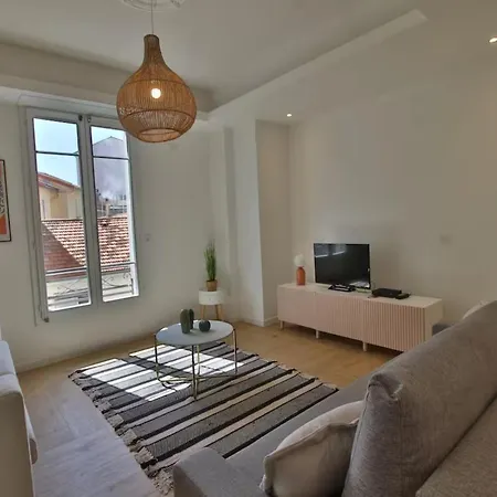 In Near Sandy Beaches Lejlighed Antibes